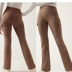 Like New Athleta Delancey Straight Cargo Pants in neutral brown active large